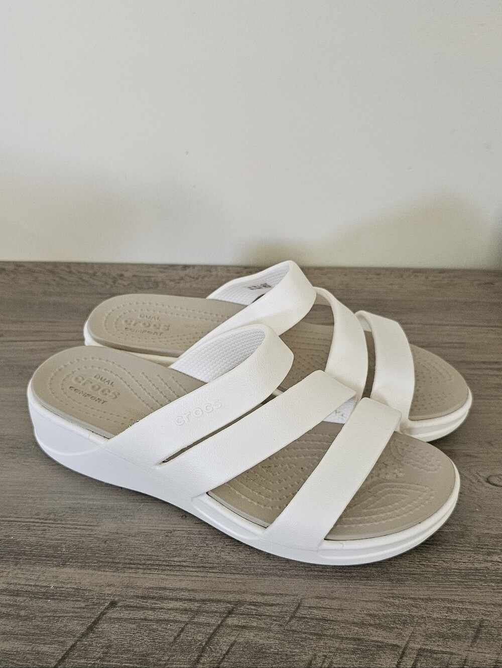 Crocs Women's Casual Strappy Sandals 7